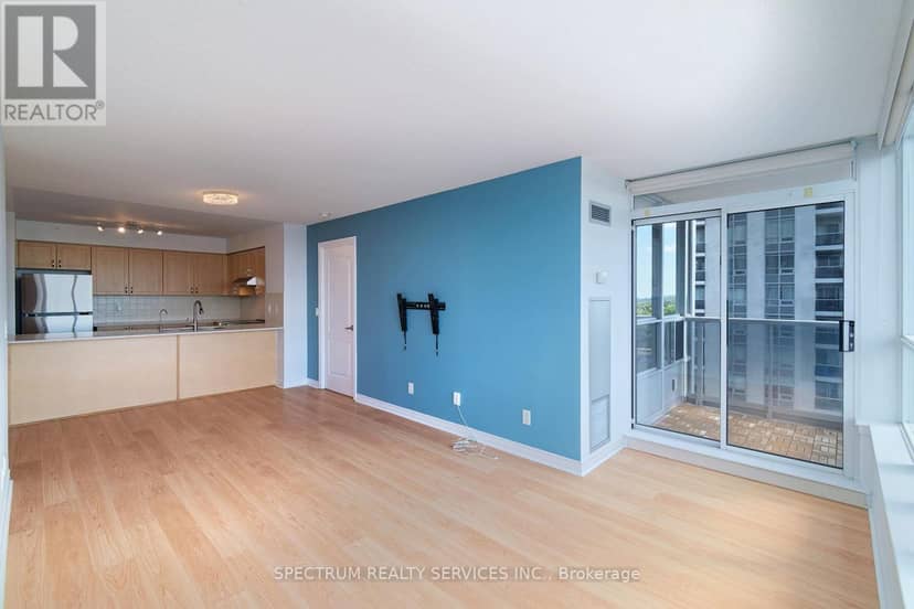 904 - 15 North Park Road — photo 12 of 40