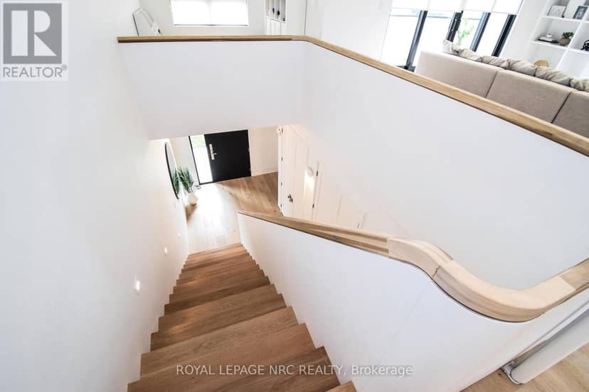 82 Ivy Crescent — photo 16 of 36