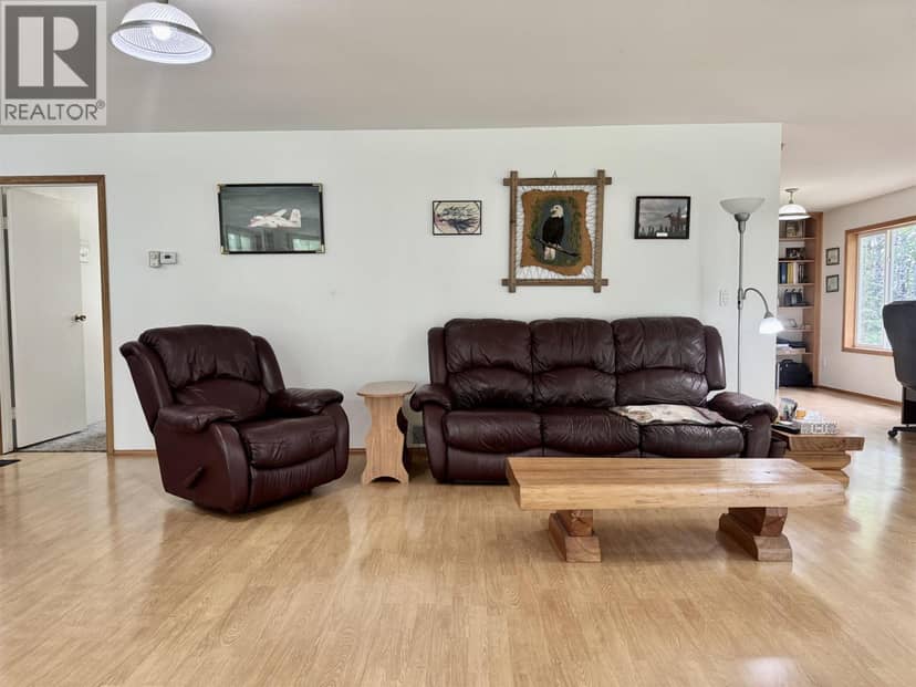 6436 ERICKSON ROAD, 100 Mile House, photo 3