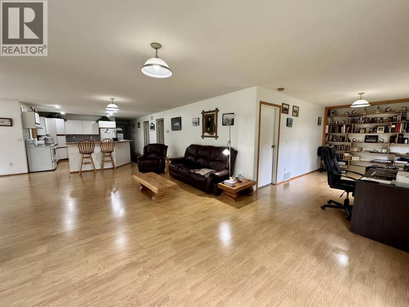 6436 ERICKSON ROAD, 100 Mile House, photo 4