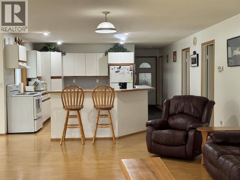 6436 ERICKSON ROAD, 100 Mile House, photo 8