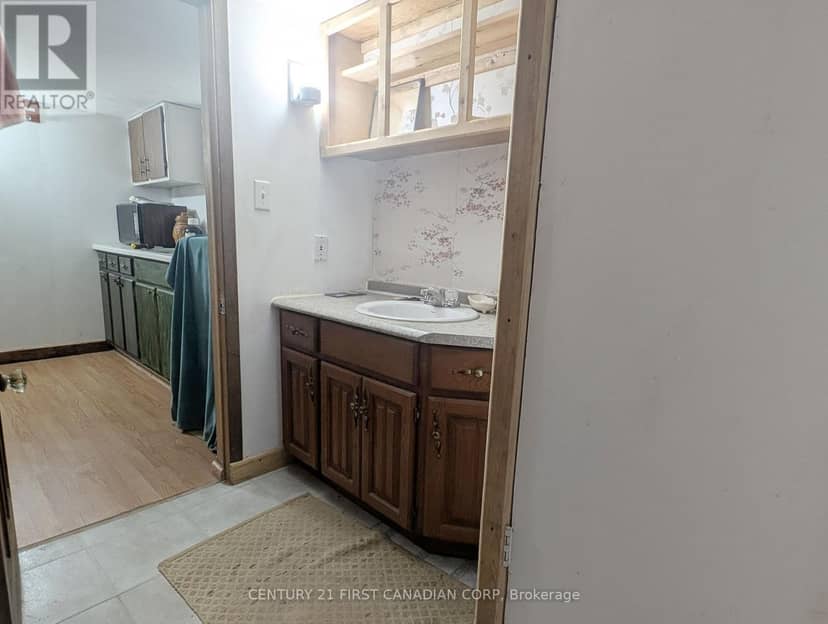 1169 Oxford Street E — photo 19 of 32