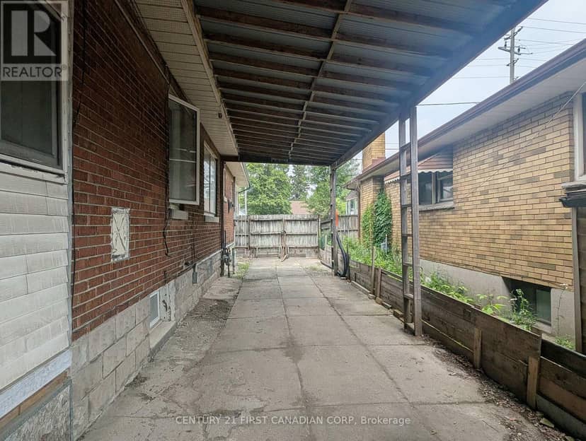 1169 Oxford Street E — photo 27 of 32