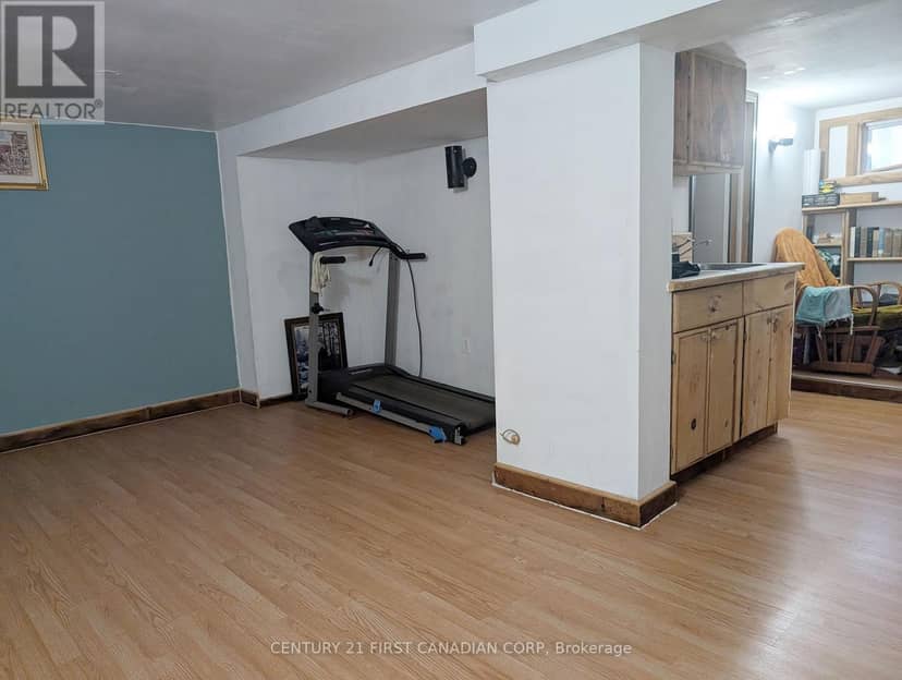 1169 Oxford Street E — photo 8 of 32