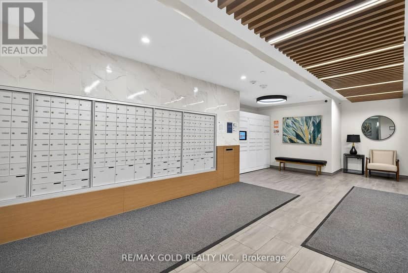 1010 - 104 Garment Street — photo 13 of 40