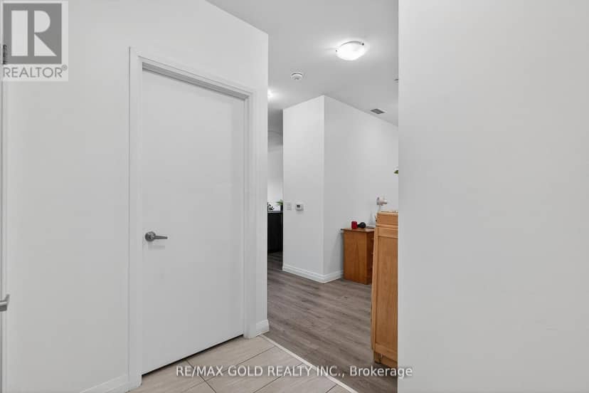 1010 - 104 Garment Street — photo 17 of 40