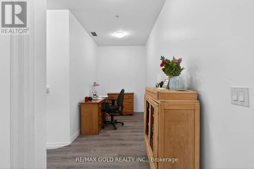 1010 - 104 Garment Street — photo 19 of 40
