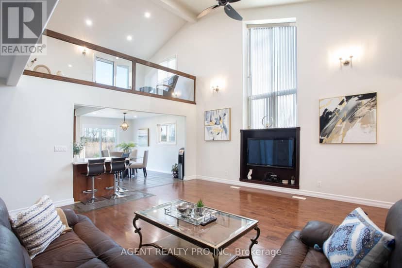 6571 Carroll Drive, Southwest Middlesex, photo 2