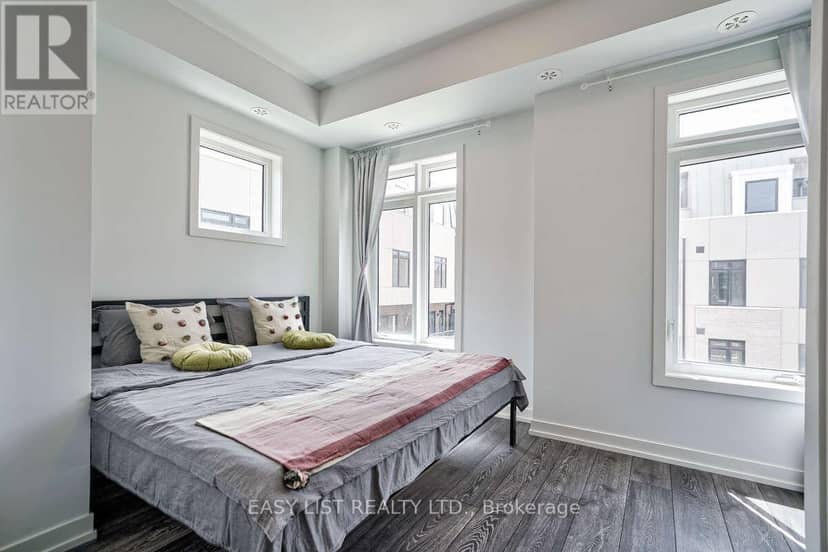 27 Spruce Pines Crescent — photo 11 of 21