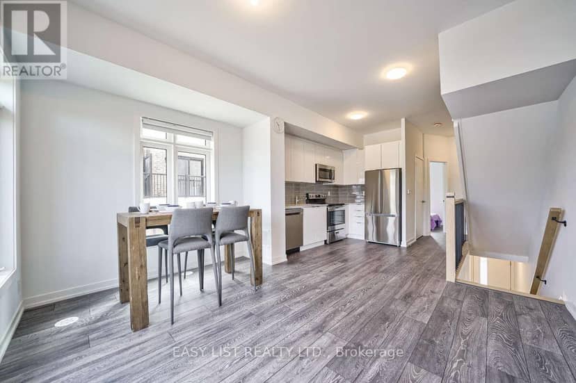 27 Spruce Pines Crescent — photo 3 of 21