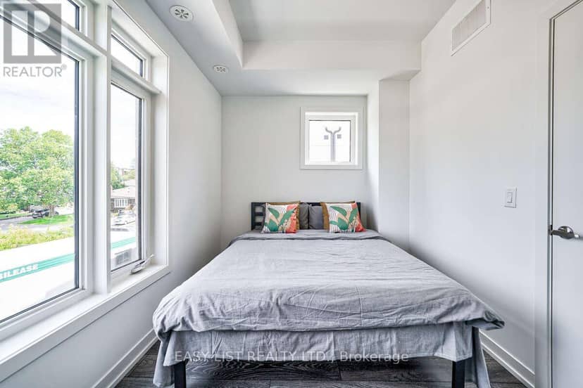 27 Spruce Pines Crescent — photo 6 of 21
