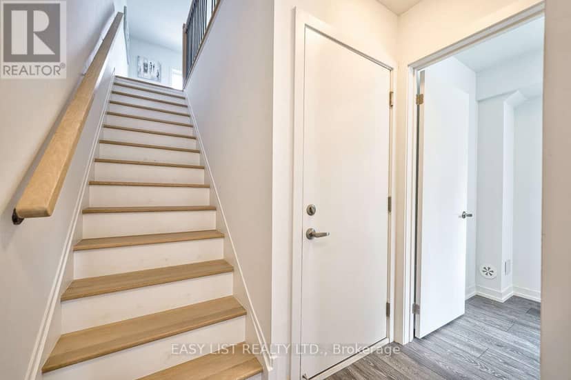 27 Spruce Pines Crescent — photo 7 of 21