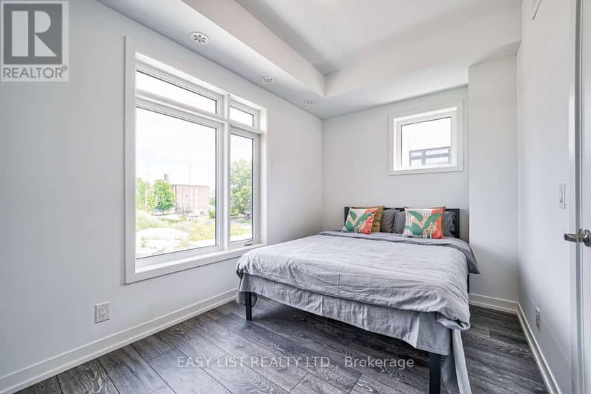 27 Spruce Pines Crescent — photo 8 of 21