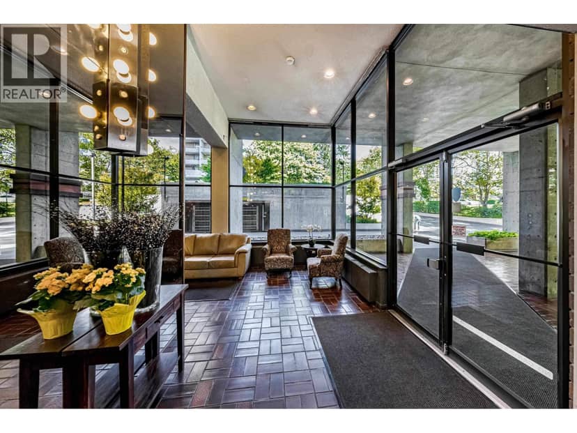 702 3771 BARTLETT COURT, Burnaby, photo 3
