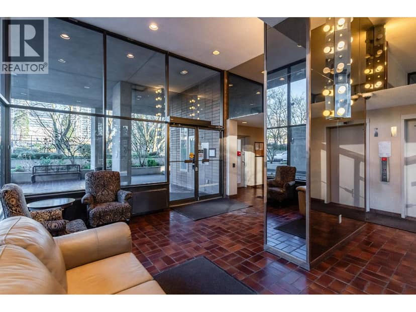 702 3771 BARTLETT COURT, Burnaby, photo 2