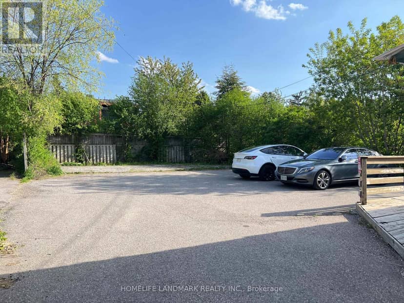 149 Finch Avenue W — photo 1 of 10