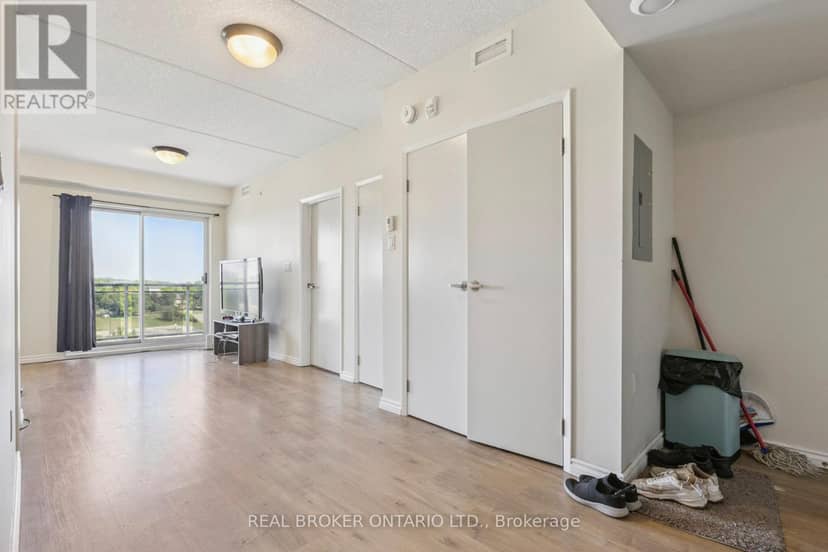 G607 - 275 Larch Street — photo 9 of 23