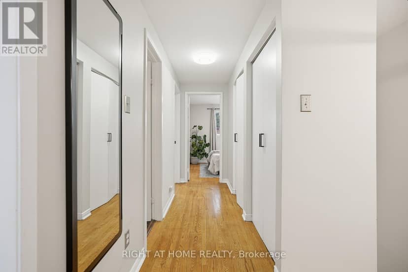 216 Fleetwood Crescent — photo 17 of 40