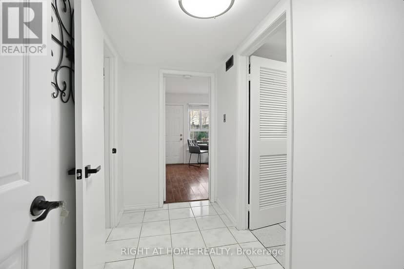 216 Fleetwood Crescent — photo 27 of 40