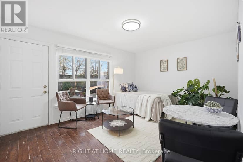 216 Fleetwood Crescent — photo 30 of 40