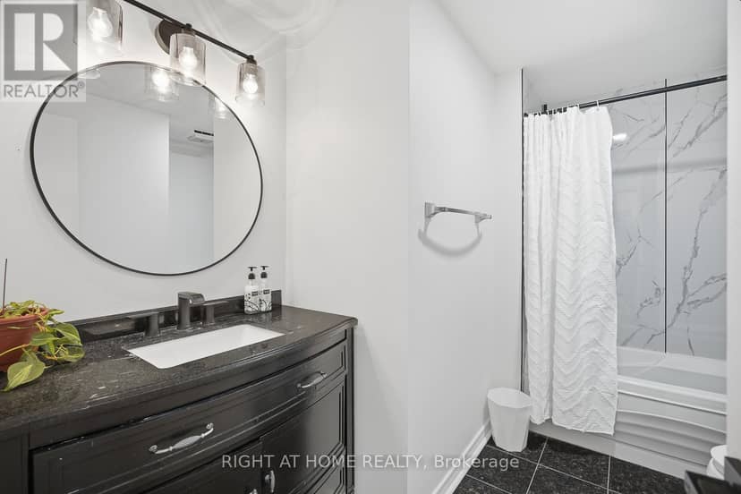 216 Fleetwood Crescent — photo 35 of 40