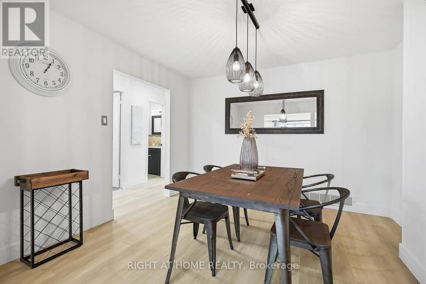 216 Fleetwood Crescent — photo 7 of 40