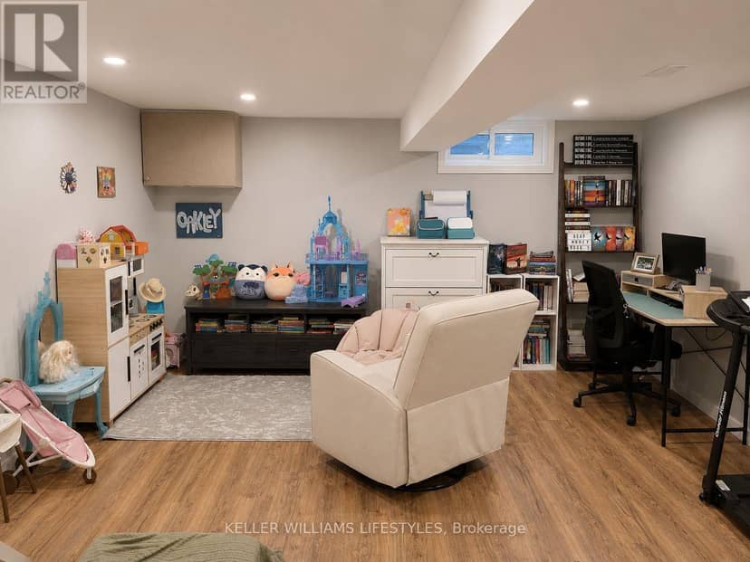 664 Wonderland Road S — photo 13 of 15