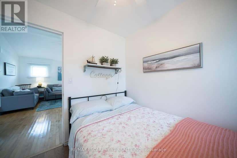 21 Ferris Street — photo 15 of 34