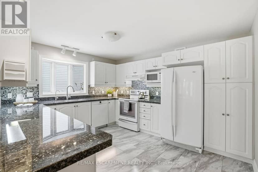 148 Glenariff Drive — photo 9 of 38