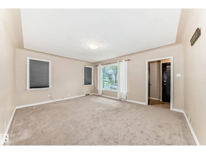 7723 81 AV NW — photo 10 of 40