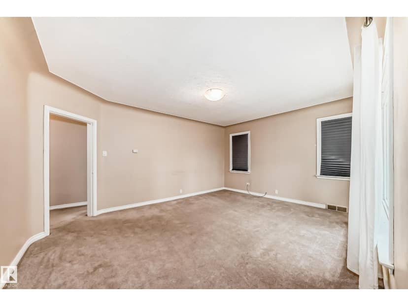 7723 81 AV NW — photo 11 of 40