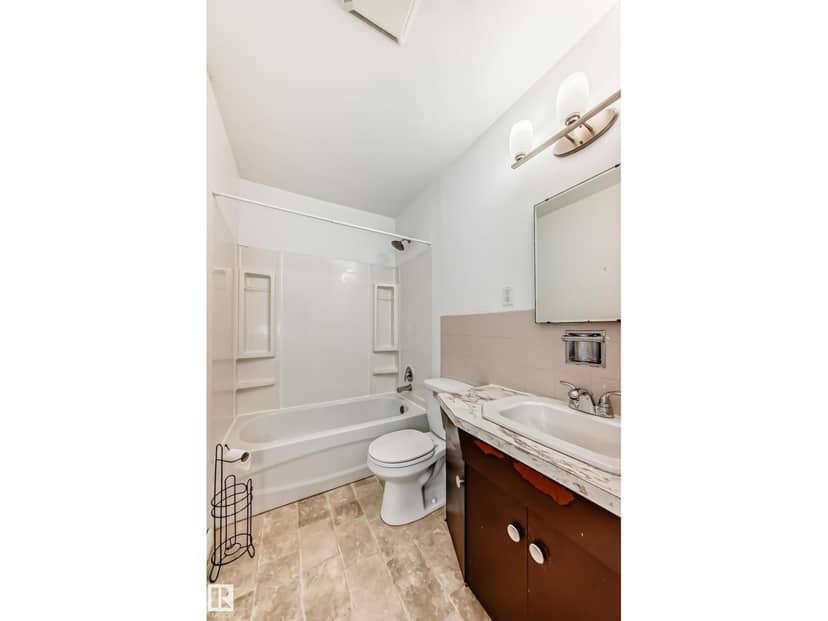 7723 81 AV NW — photo 18 of 40