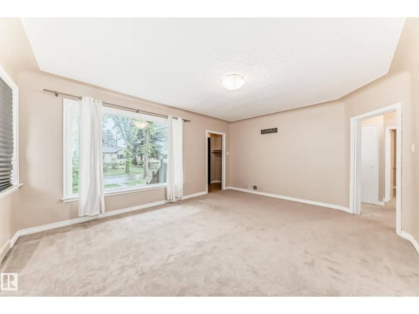 7723 81 AV NW — photo 9 of 40