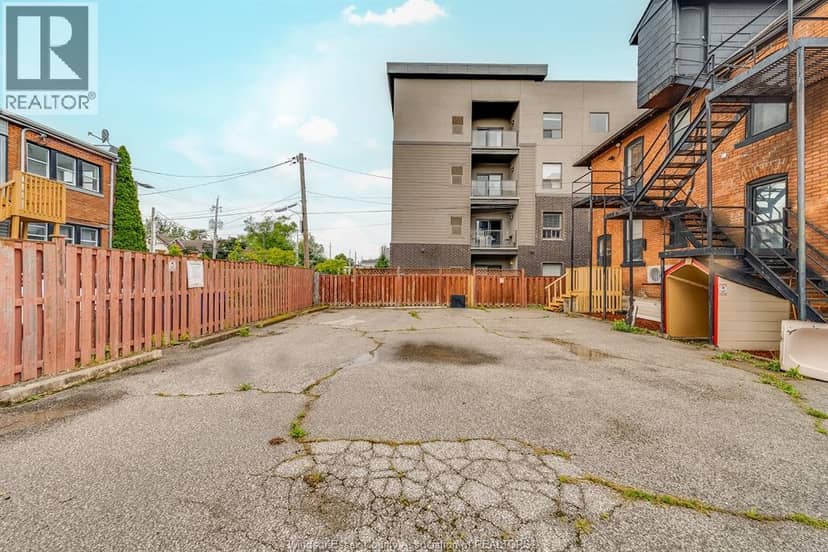 961 Ouellette Avenue — photo 3 of 40