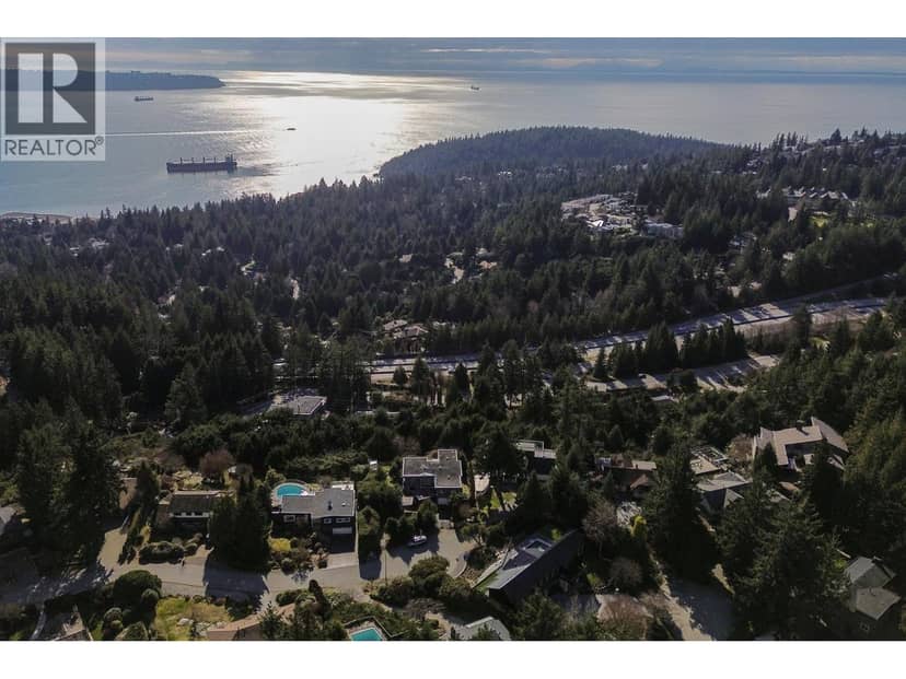 4582 WOODGREEN COURT, West Vancouver
