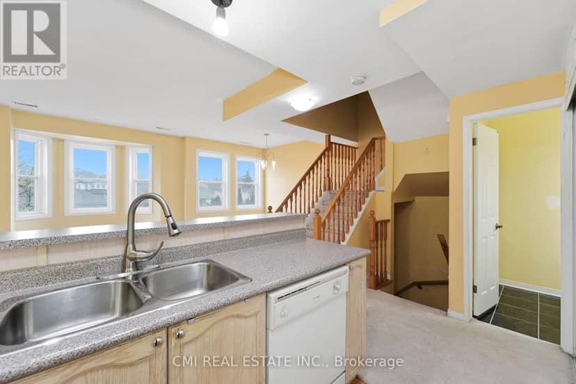 164 - 760 Lawrence Avenue W — photo 13 of 40