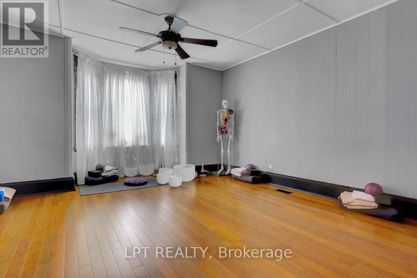 8197 Victoria Street — photo 13 of 38