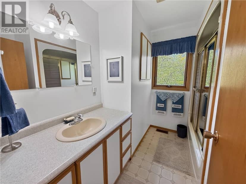 44 North Oakcliff Drive — photo 23 of 40