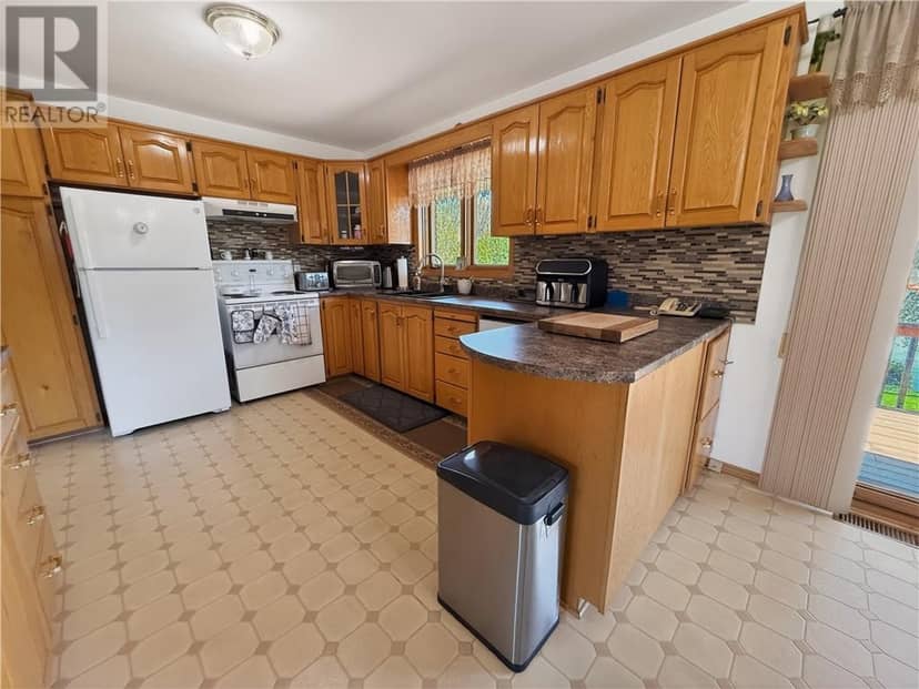 44 North Oakcliff Drive — photo 11 of 40
