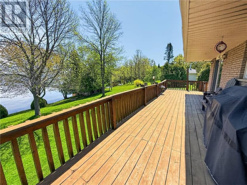 44 North Oakcliff Drive, Mindemoya, Manitoulin Island, photo 8