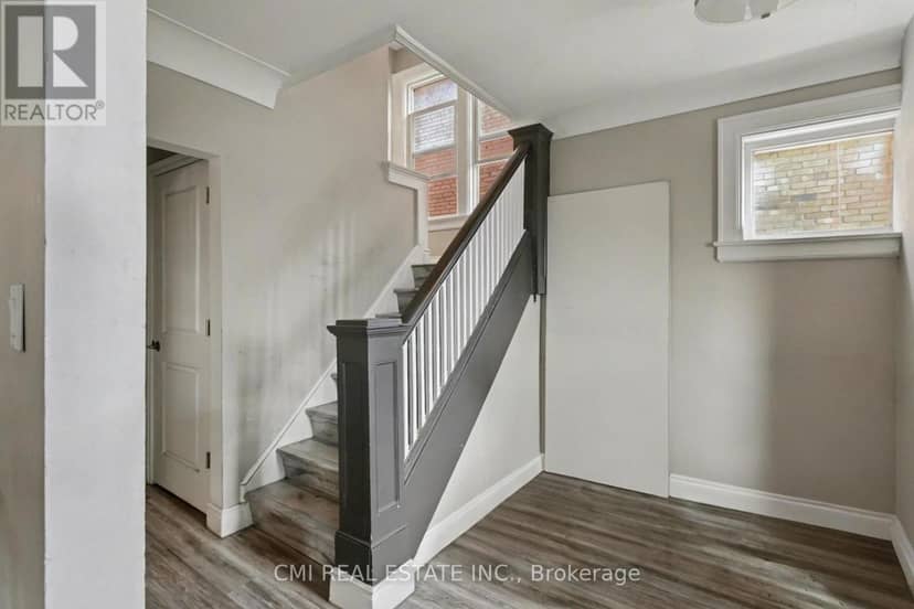 122 Montrose Street — photo 11 of 40