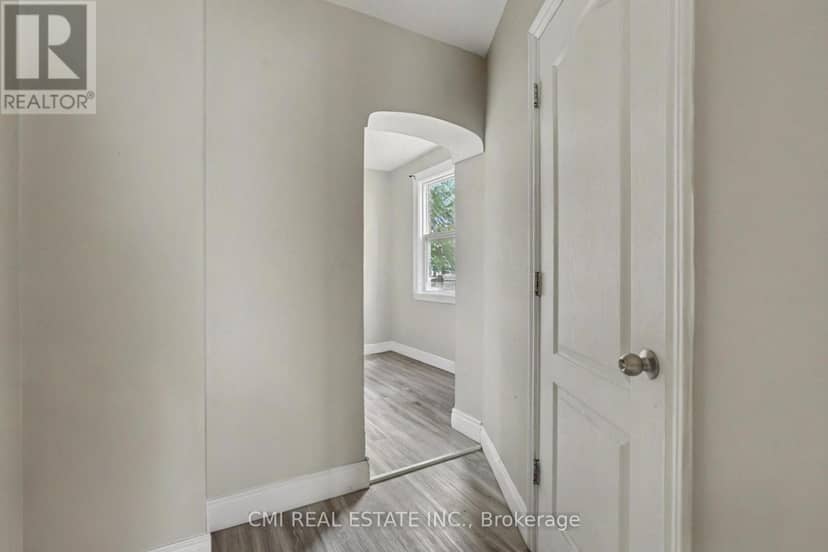 122 Montrose Street — photo 15 of 40
