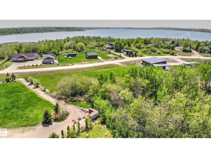 864 56316 RR 113, Rural St. Paul County, photo 2