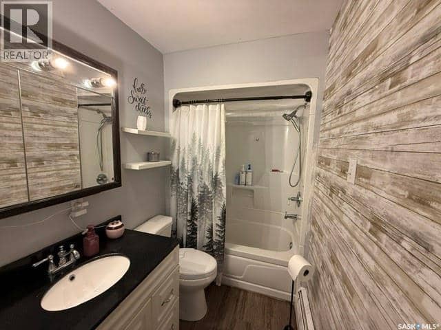 136 Windsor AVENUE — photo 14 of 23