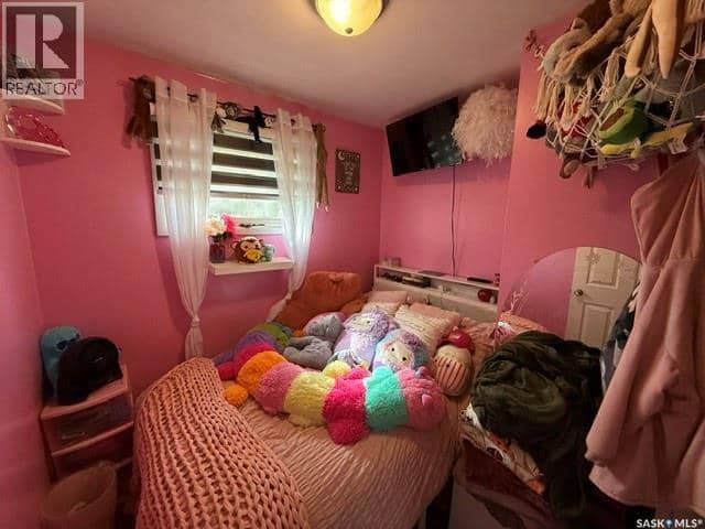 136 Windsor AVENUE — photo 15 of 23