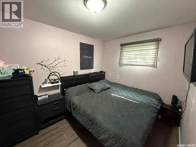 136 Windsor AVENUE — photo 16 of 23