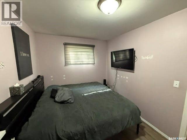 136 Windsor AVENUE — photo 17 of 23