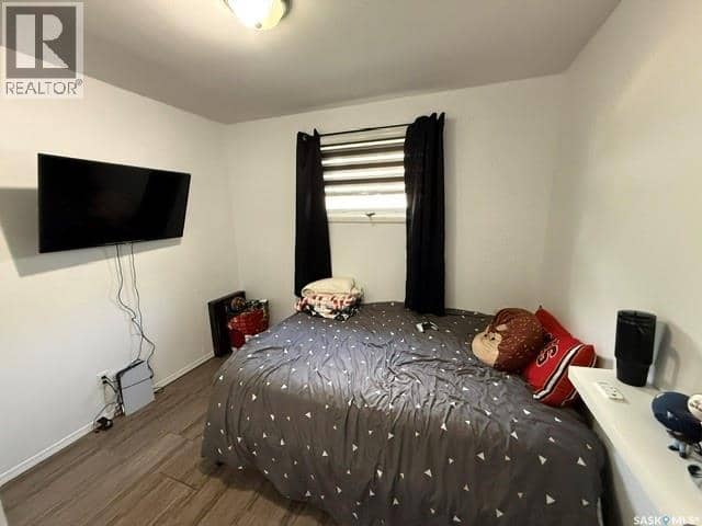 136 Windsor AVENUE — photo 19 of 23