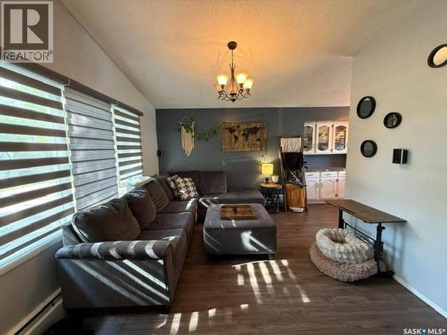 136 Windsor AVENUE — photo 9 of 23
