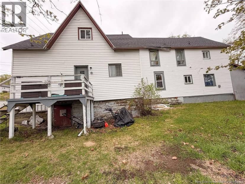 122 Renfrew Street — photo 2 of 3